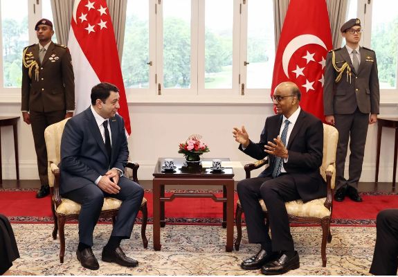 Azərbaycan səfiri etimadnaməsini Sinqapur Prezidentinə təqdim edib