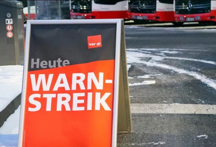 Almaniyada ictimai nəqliyyat işçiləri ikigünlük xəbərdarlıq tətili elan ediblər
