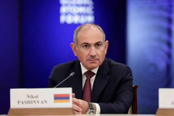 Nikol Paşinyan Polşaya səfərə yola düşüb