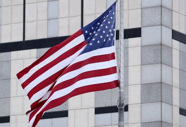 Trampın miqrasiya siyasətinin yeni mərhələsi: banklardan vətəndaşlıq sorğusu tələb olunacaq