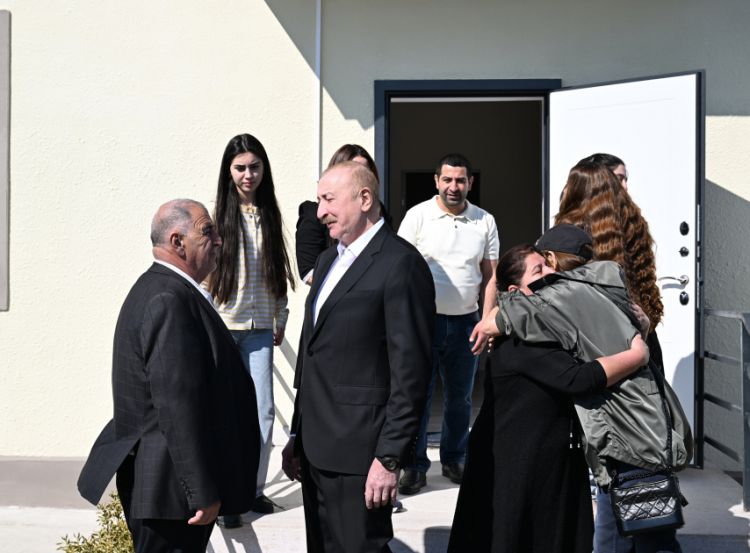 Prezident İlham Əliyev Xocavənd kəndində görülmüş işlərlə tanış olub<font color='red'> - YENİLƏNİB</font><font color=red> - FOTOLAR</font>