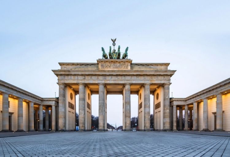 Prezidentin xüsusi tapşırıqlar üzrə nümayəndəsi Xələf Xələfov Almaniyaya səfər edib