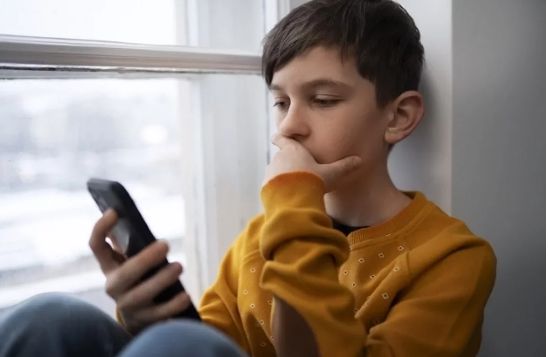 Polşa 15 yaşdan kiçik uşaqların sosial şəbəkələrdən istifadəsini qadağan edən qanun layihəsi hazırlayır