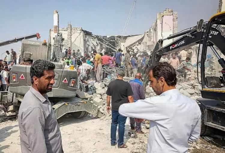 İranda məktəbə endirilən aviazərbə nəticəsində ölənlərin sayı 148-ə çatıb