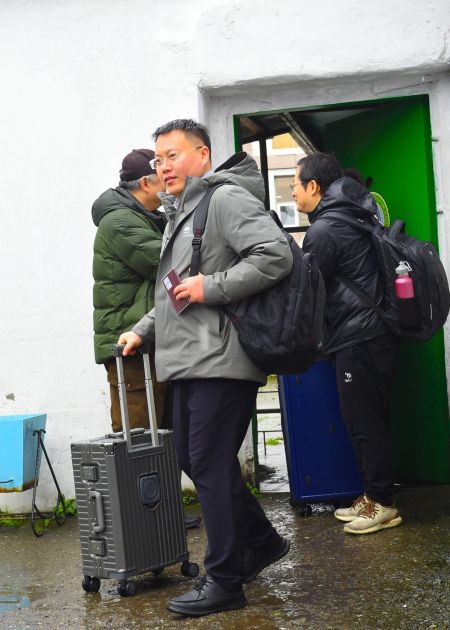 Çinin 18 vətəndaşı İrandan Azərbaycana təxliyə edilib<font color=red> - FOTOLAR</font>