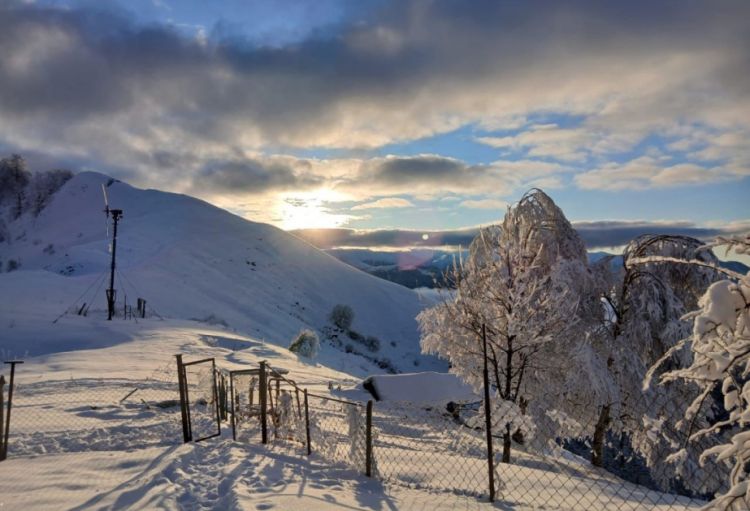 Bəzi yerlərdə qar yağır, duman müşahidə olunur