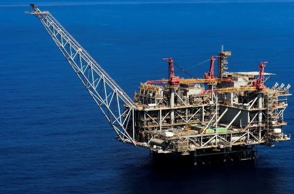 "Chevron" İsrailin "Leviafan" yatağında hasilatı dayandırıb