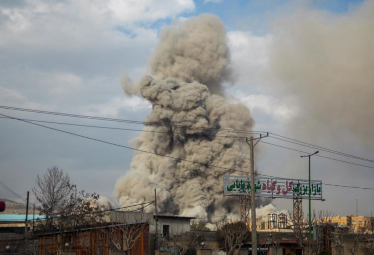 İran Televiziyası: Tehranda partlayışlar eşidilib