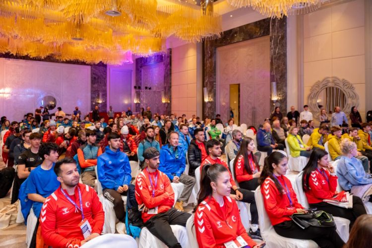 Azərbaycanın ev sahibliyi etdiyi xizək alpinizmi üzrə nüfuzlu yarışlar möhtəşəm mərasimlə açılıb<font color=red> - FOTOLAR</font>