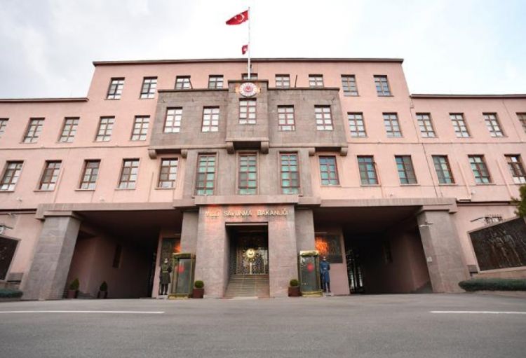 İran raketinə atılan hava hücumundan müdafiə mərmisinin qalıqları Türkiyənin cənubuna düşüb