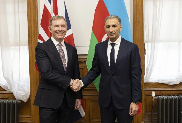 Azərbaycan Böyük Britaniya ilə uçuşların sayının artırılmasını müzakirə edib<font color=red> - FOTOLAR</font>