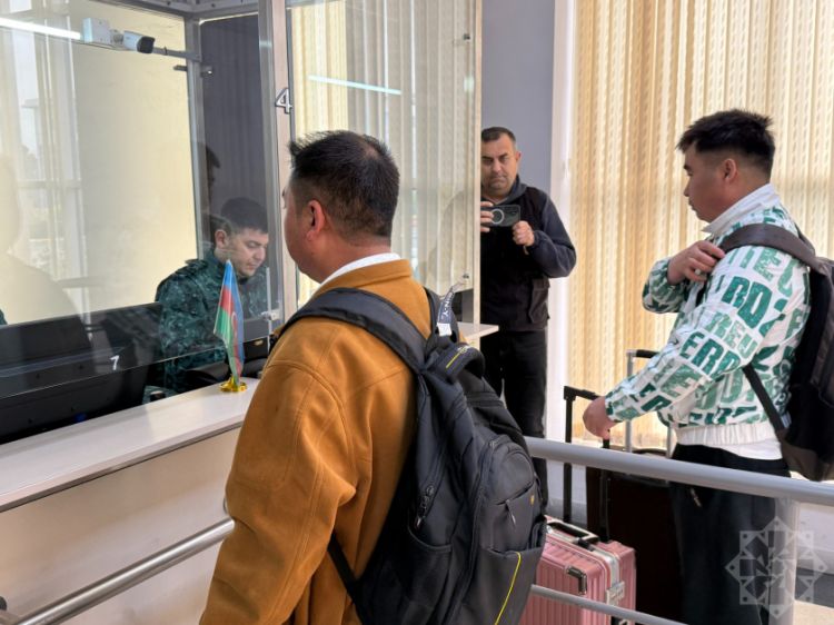 Bir qrup Çin vətəndaşı İrandan təxliyə olunub<font color=red> - FOTOLAR</font>