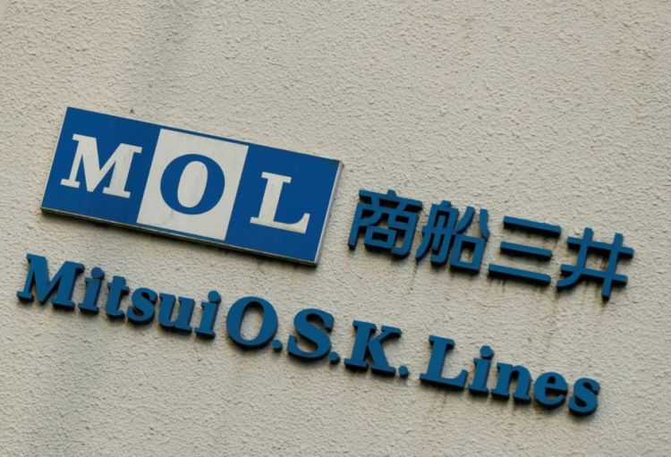 Yaponiyaya məxsus yük gəmisi Körfəzdə atəşə tutulub