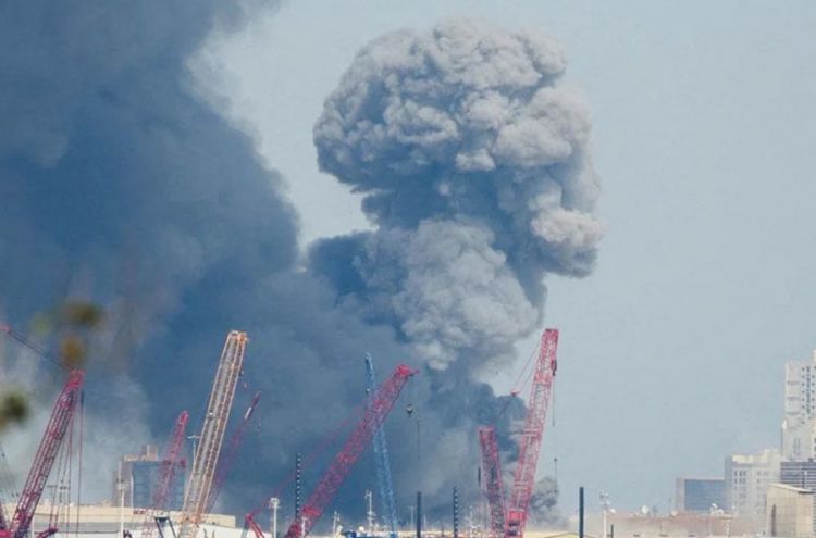 İran Bəhreyndə yanacaq çənlərinə hücum edib