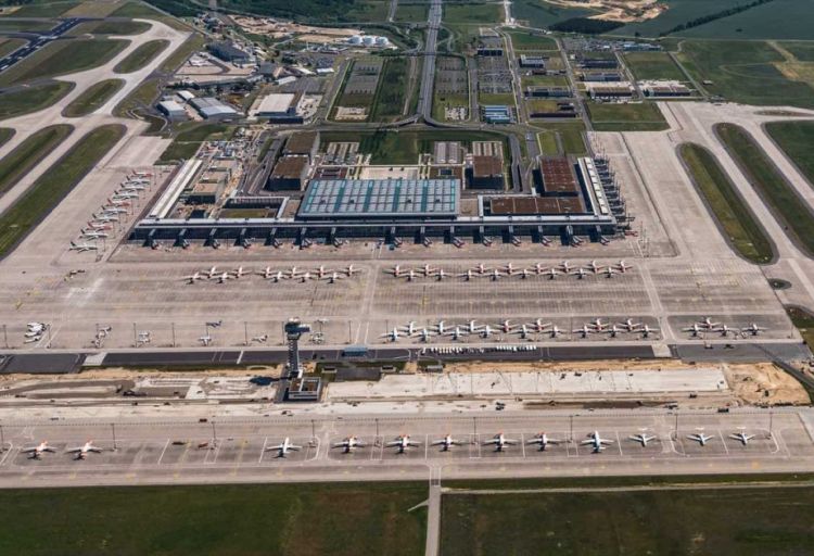 Berlin aeroportu drona görə fəaliyyətini müvəqqəti dayandırıb