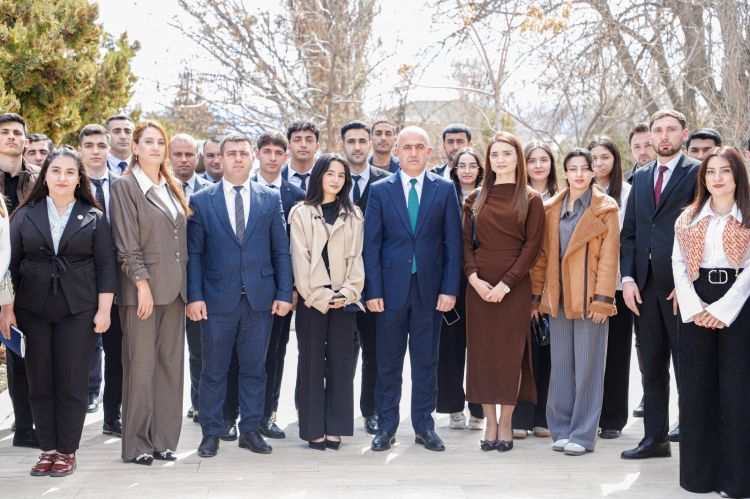 Naxçıvanda gənclər təşkilatları ilə görüş keçirilib<font color=red> - FOTOLAR</font>