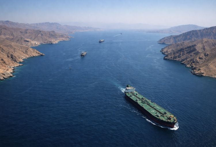 Hörmüz boğazından daşımalar Yaxın Şərqdəki münaqişədən əvvəlki səviyyənin 10 faizindən də azdır