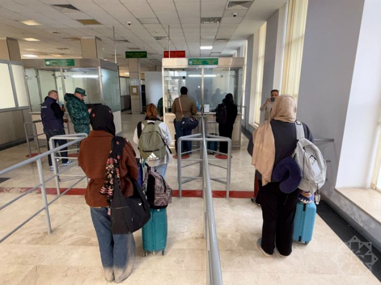 İrandan təxliyə olunan daha 39 Hindistan vətəndaşı Azərbaycan ərazisinə keçib<font color=red> - FOTOLAR</font>
