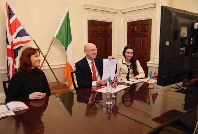Birləşmiş Krallıq və İrlandiya müdafiə əməkdaşlığını gücləndirir