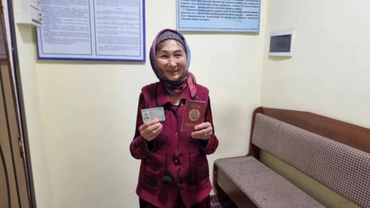 Özbəkistanda qadın 30 ildən çox SSRİ pasportu ilə yaşayıb
