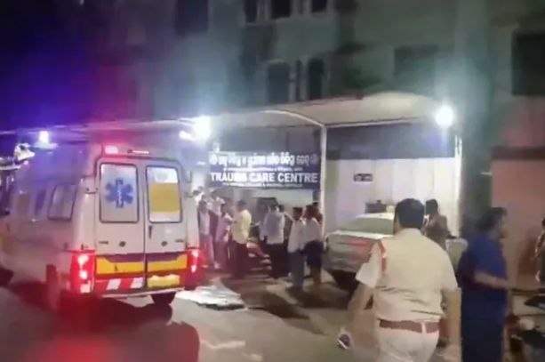 Hindistanın şərqindəki xəstəxanada baş verən yanğında azı 10 nəfər həlak olub