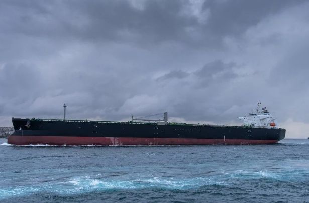 Füceyrə limanından 40 km məsafədə tanker naməlum mərmi ilə vurulub