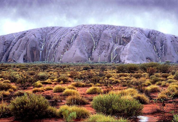 Avstraliya: Leysan yağışları Uluru qayasında şəlalələrin yaranmasına səbəb olub