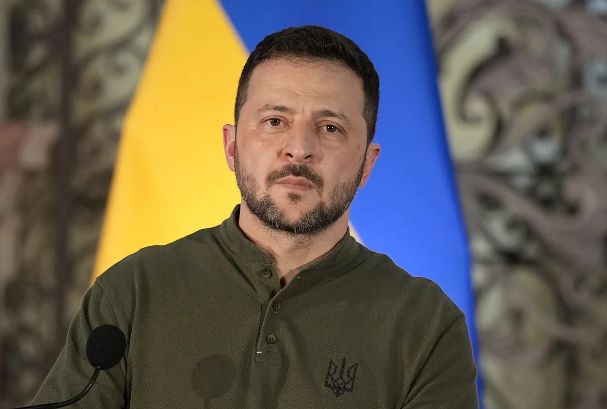 Zelenski Böyük Britaniyada səfərdədir