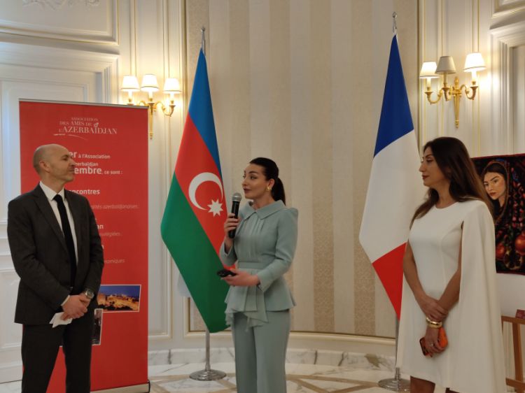 Parisdə Novruz bayramı münasibətilə xalça sərgisi açılıb<font color=red> - FOTOLAR</font>