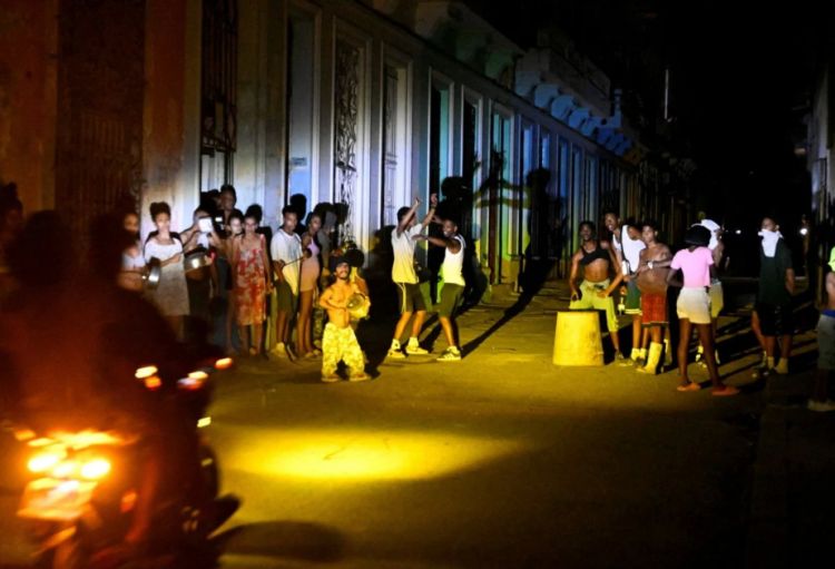 Çin elektrik enerjisinin tam kəsilməsi fonunda Kubaya yardım göstərəcək