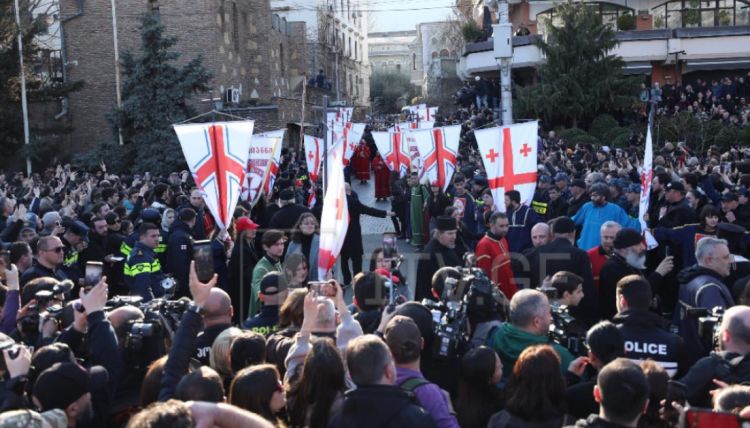 Ptriarx II İlyanın nəşi Patriarxlıqdan Müqəddəs Üçlük Kafedralına aparılıb