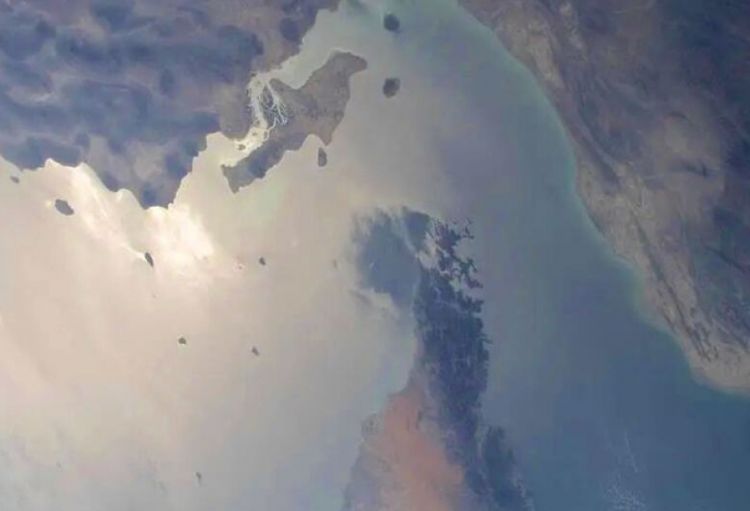 Minlərlə dənizçi Fars körfəzi bölgəsini tərk edə bilmir