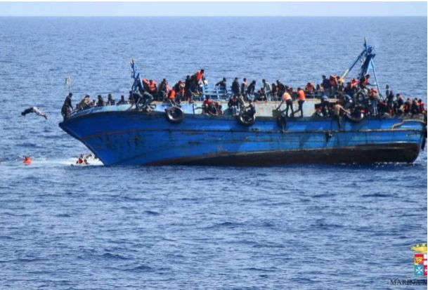 Komor adaları yaxınlığında miqrantları daşıyan gəmi batıb, təxminən 20 nəfər ölüb