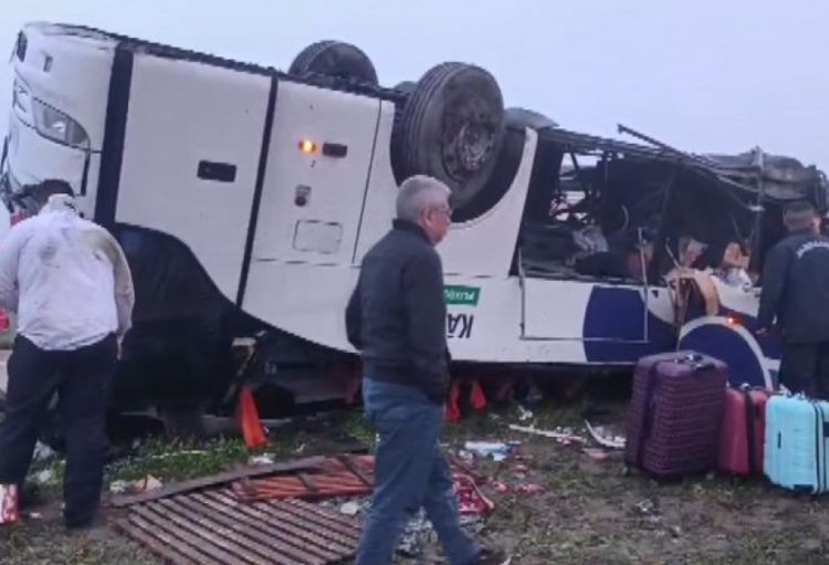 Türkiyədə avtobus qəzasında 2 nəfər ölüb, 19 nəfər yaralanıb
