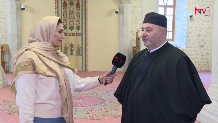 Şuşa şəhərindəki Yuxarı Gövhər Ağa məscidində bayram namazı qılınıb<font color=red> - VİDEO</font>