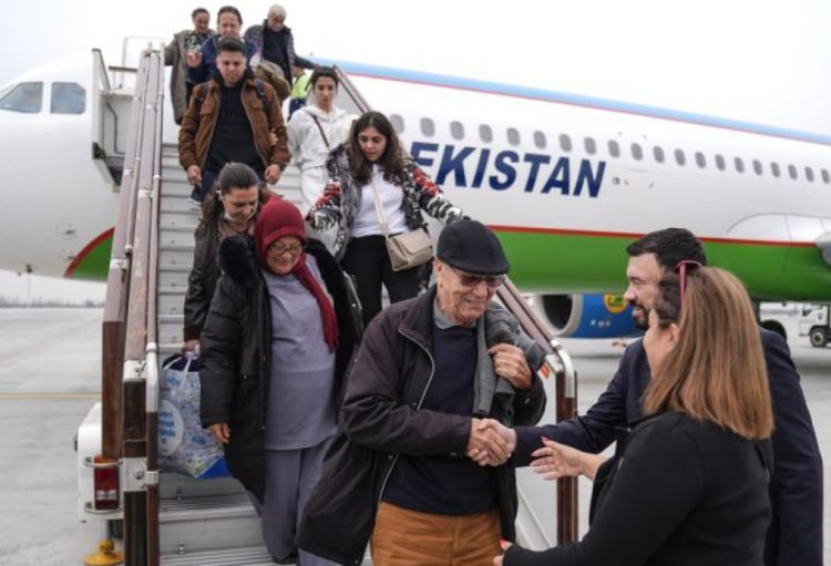 Türkiyənin fəlakət zonasından 160 sakin Şavkat Mirziyoyevin dəvəti ilə Özbəkistana yola düşüb