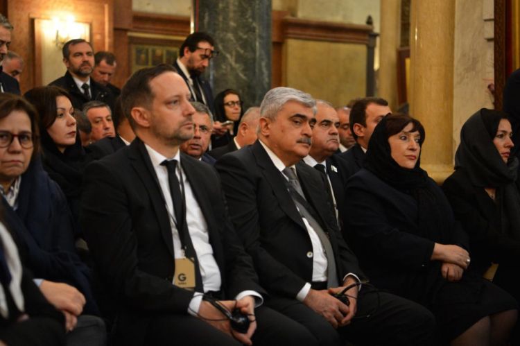 Sahibə Qafarova II İlyanın dəfn mərasimində iştirak edib<font color=red> - FOTOLAR</font>