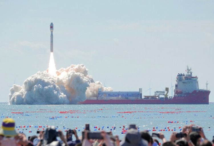 Çin orbitə yeni “CentiSpace” peyklərini buraxıb