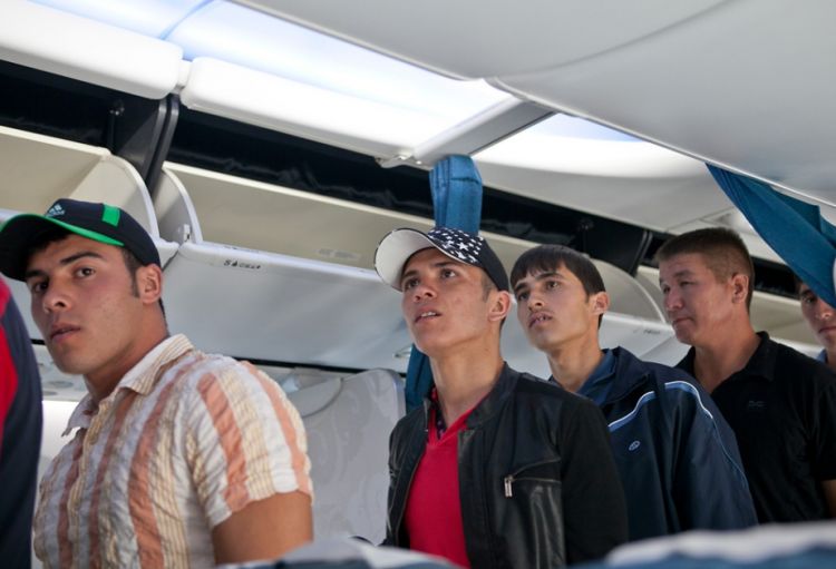 Mərkəzi Asiyadan miqrasiya istiqamətini dəyişir: Avropa daha cəlbedici olur