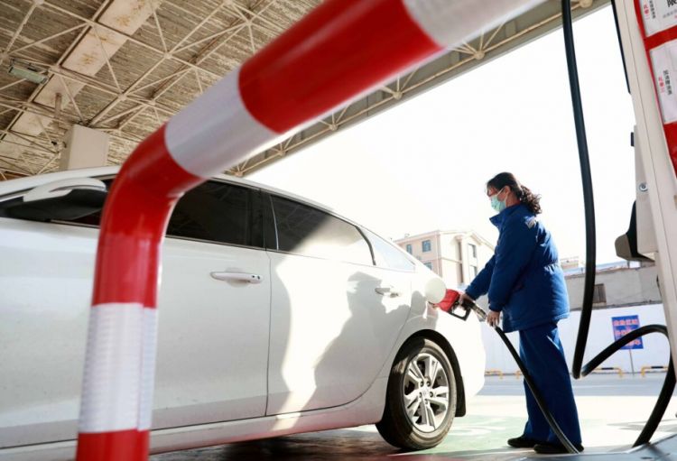 Çin yanacaq qiymətlərinə müvəqqəti nəzarət tədbirləri tətbiq etməyə başlayıb