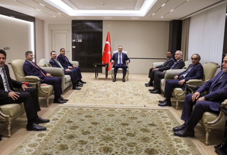 Türkiyənin xarici işlər naziri 7 ərəb dövlətinin səfirlərini qəbul edib