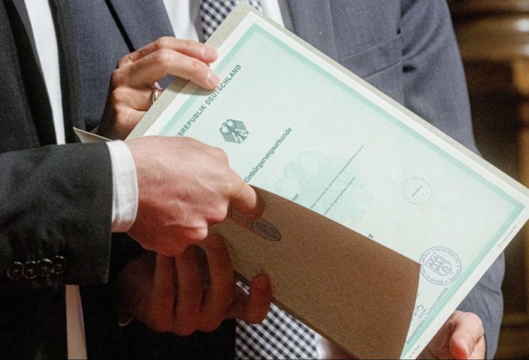 Almaniyada doğulduğu üçün vətəndaşlıq alan miqrant gənclər arasında cinayətkarlıq səviyyəsi azalıb