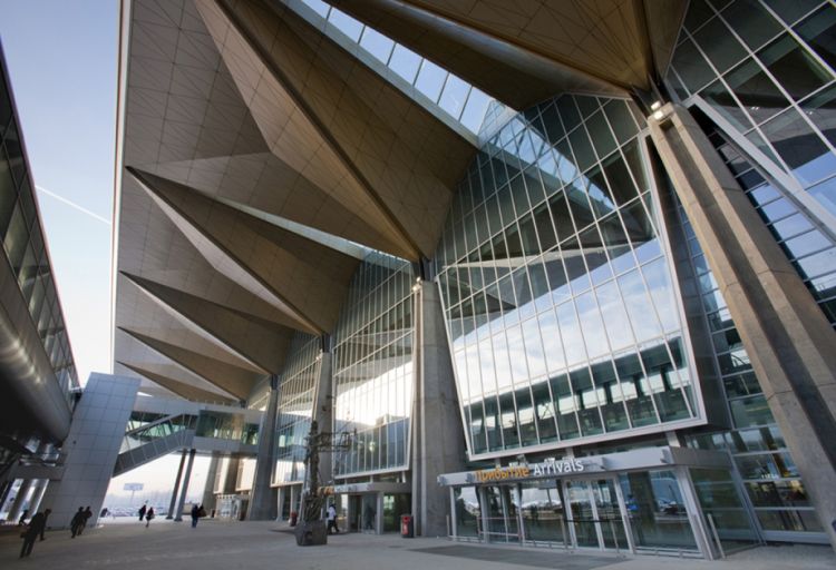 Sankt-Peterburqda çox sayda uçuş ləğv edilib