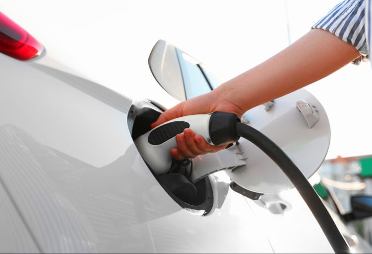 Yanacağın bahalaşması Avropada işlənmiş elektromobillərə marağı artırıb