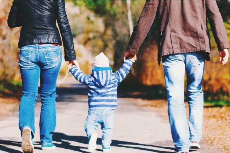 Azərbaycanda bu günə qədər 856 uşaq övladlığa verilib