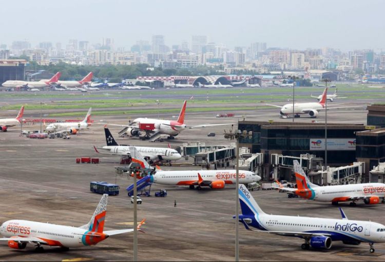 Hindistan aviaşirkətləri uçuşların sayını azaldır