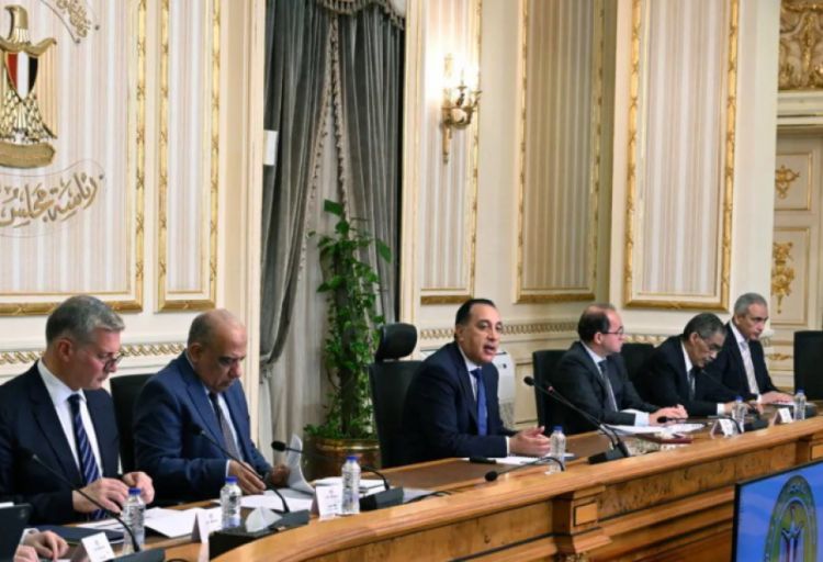 Misir hökuməti yanacaq sərfiyyatını azaltmaq üçün iri layihələrin icrasını müvəqqəti ləngidir