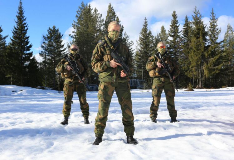 Norveç müdafiə xərclərini artırır