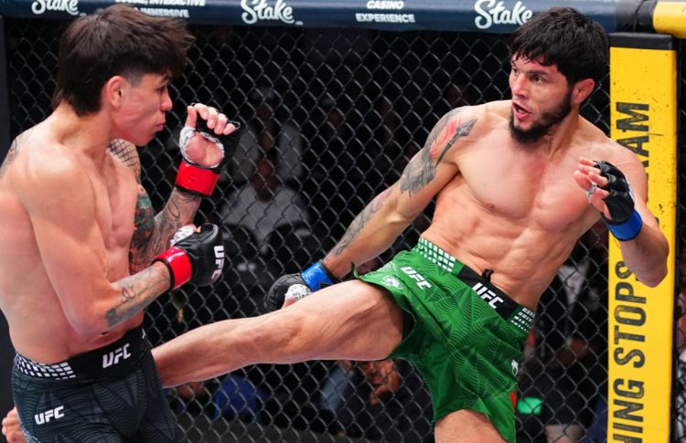 Tofiq Musayev UFC-də ilk qələbəsini qazanıb