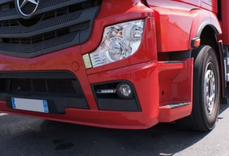 Fransada yük maşını sürücülərinin yanacaq qiymətlərinin artımına etirazları davam edir